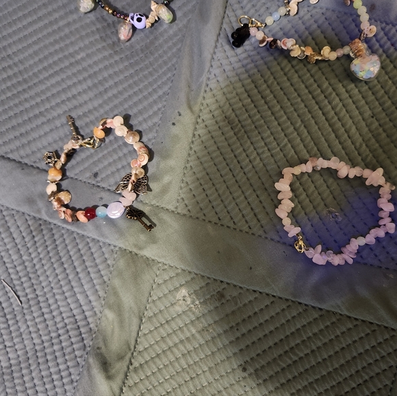 Jewlery,:bracelets,necklaces,chokers,keychains - Picture 11 of 14